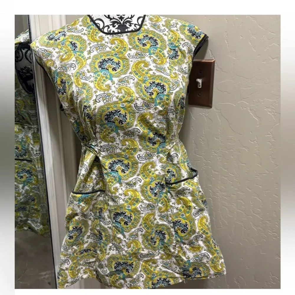 Apron‎